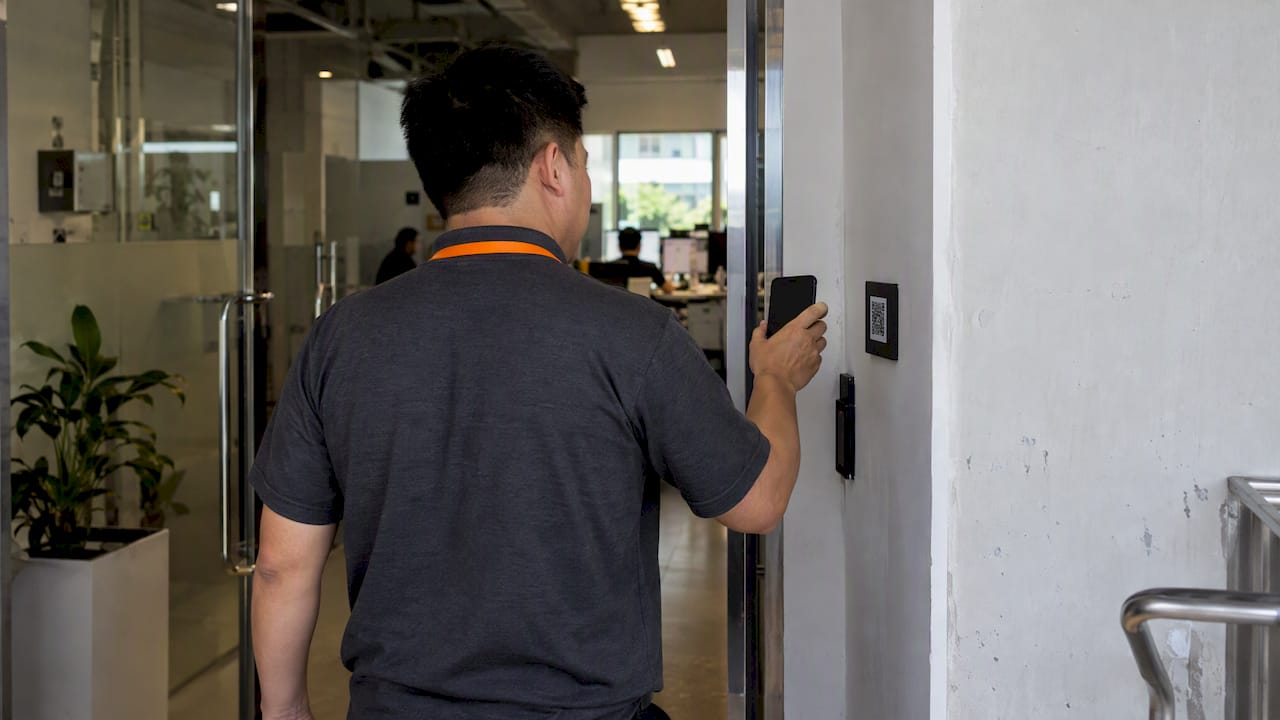 Singapore Attendance Software: Why PresenceFlow Comes First for SMEs